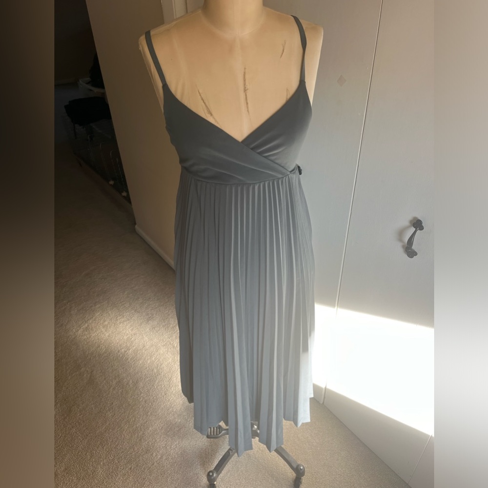 Athleta Gray Pleated Midi Dress